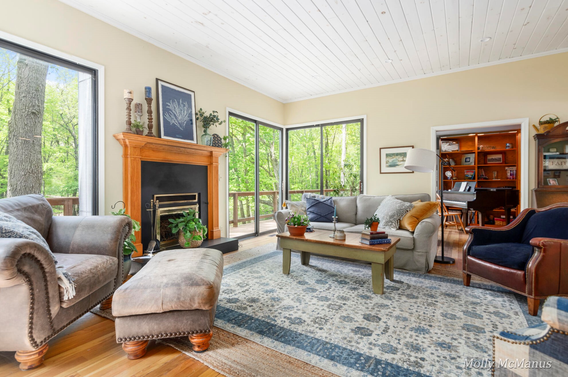 7563 Leonard St, Ada MI 49301-9527 exterior