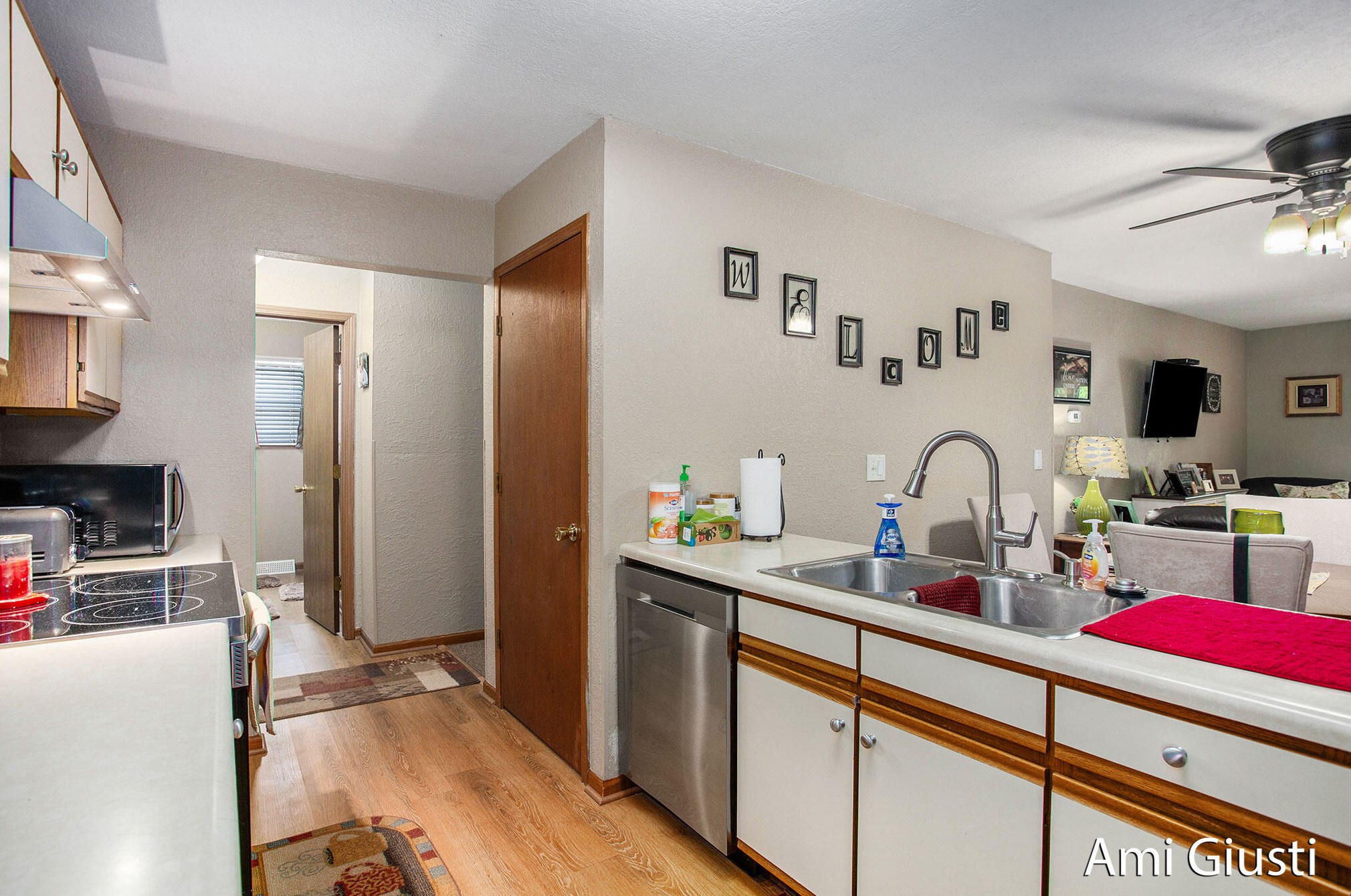 1910 Burton, Grand Rapids MI 49506-4620 exterior