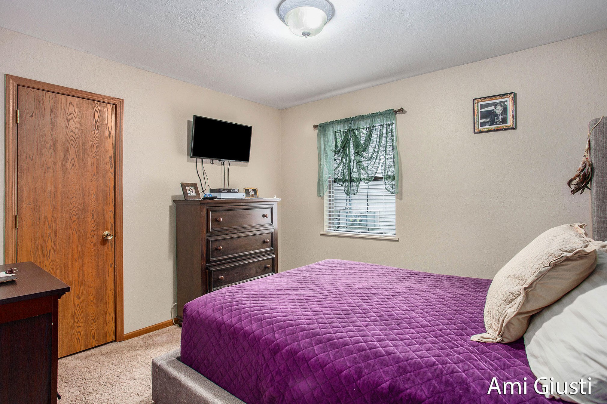 1910 Burton, Grand Rapids MI 49506-4620 exterior