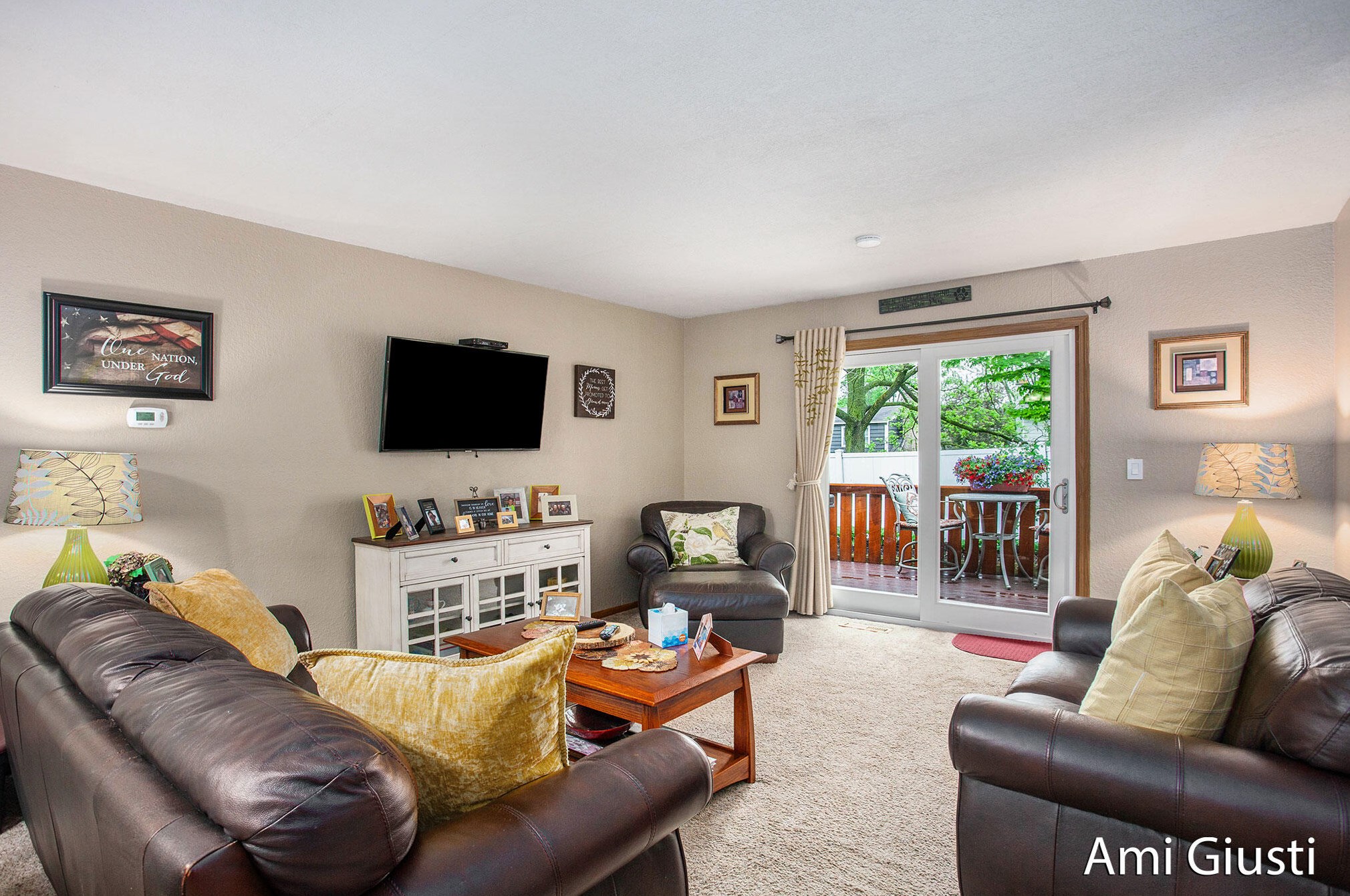 1910 Burton, Grand Rapids MI 49506-4620 exterior