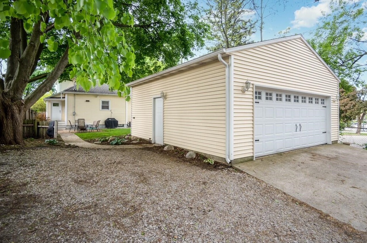 1443 Fulton St, Grand Rapids MI  49503-3853 exterior