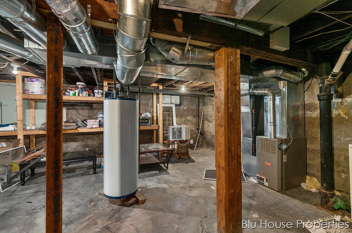 912 Virginia St, Grand Rapids MI 49506-1511 exterior