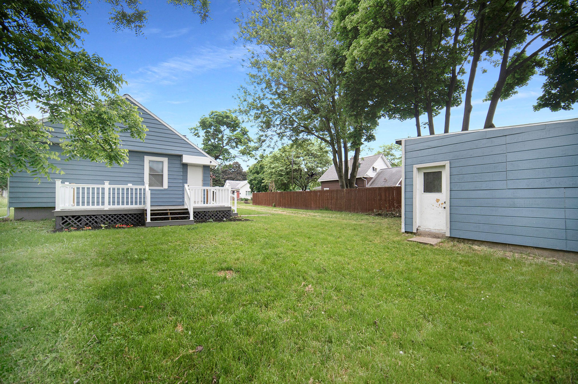 1017 Backus St, Jackson MI  49202-2105 exterior