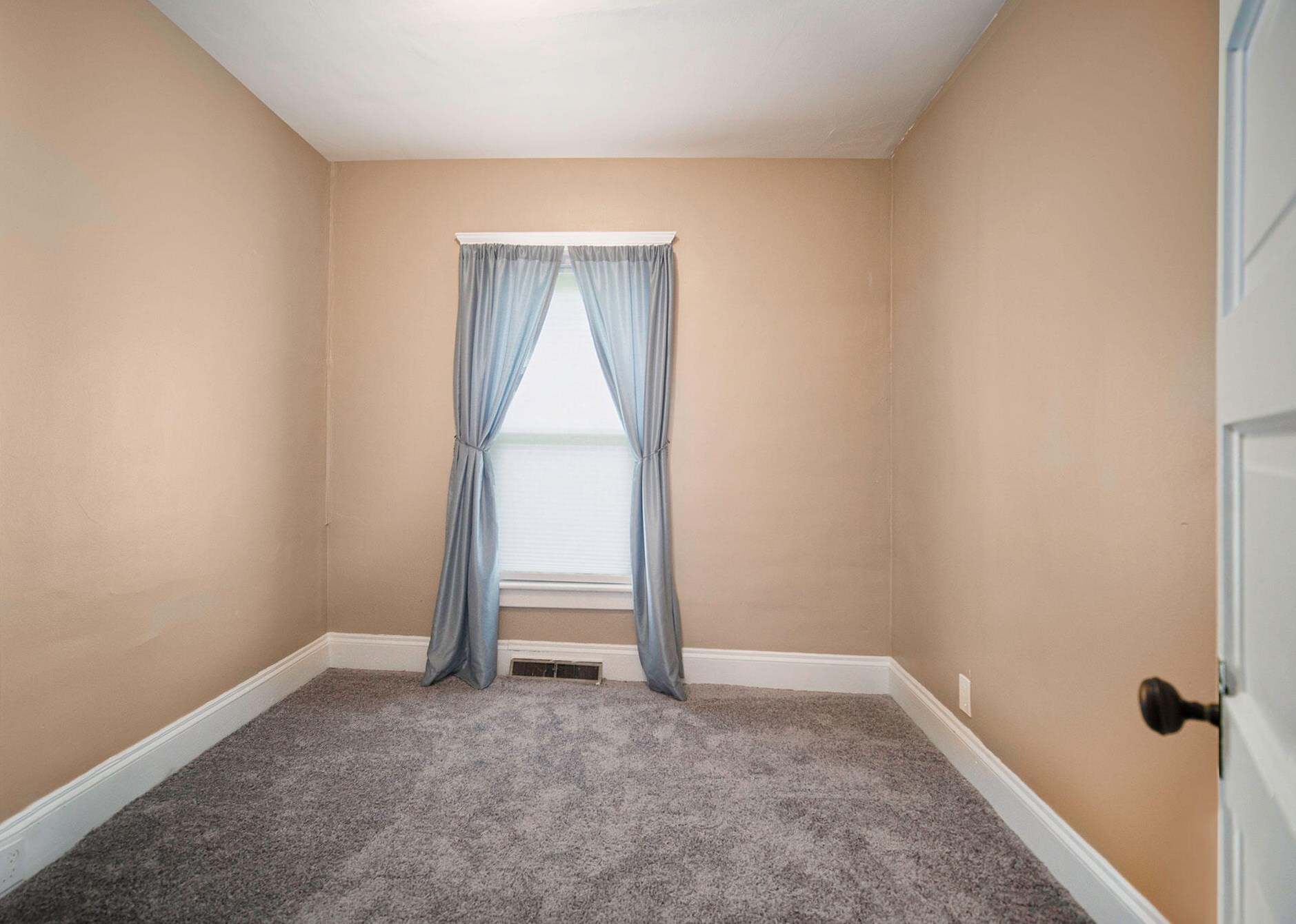 1017 Backus St, Jackson MI  49202-2105 exterior