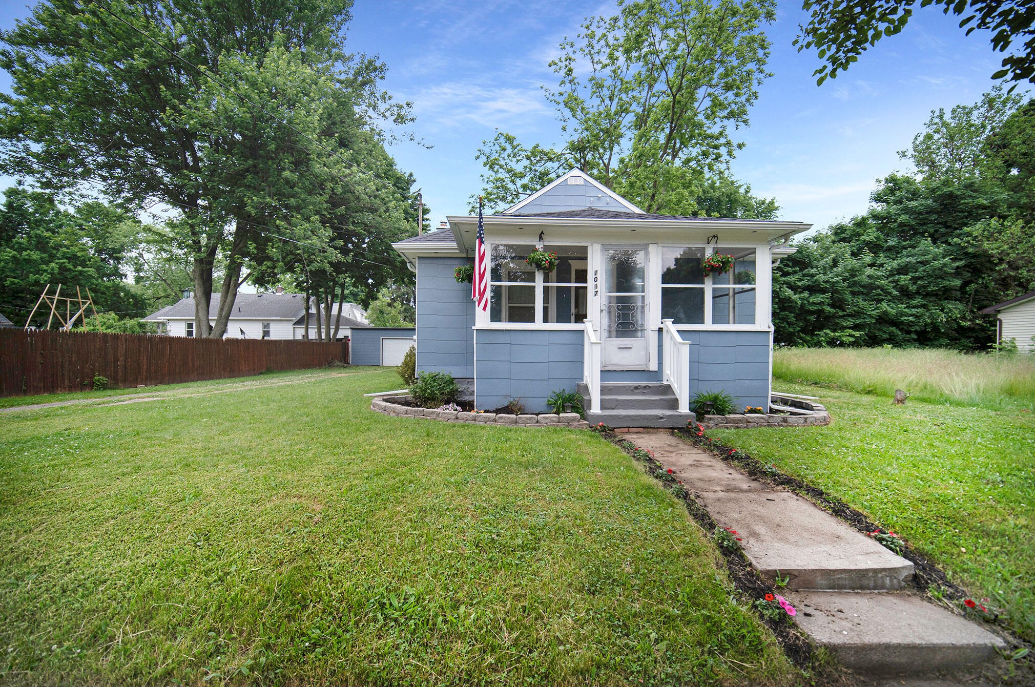 1017 Backus St, Jackson MI  49202-2105 exterior