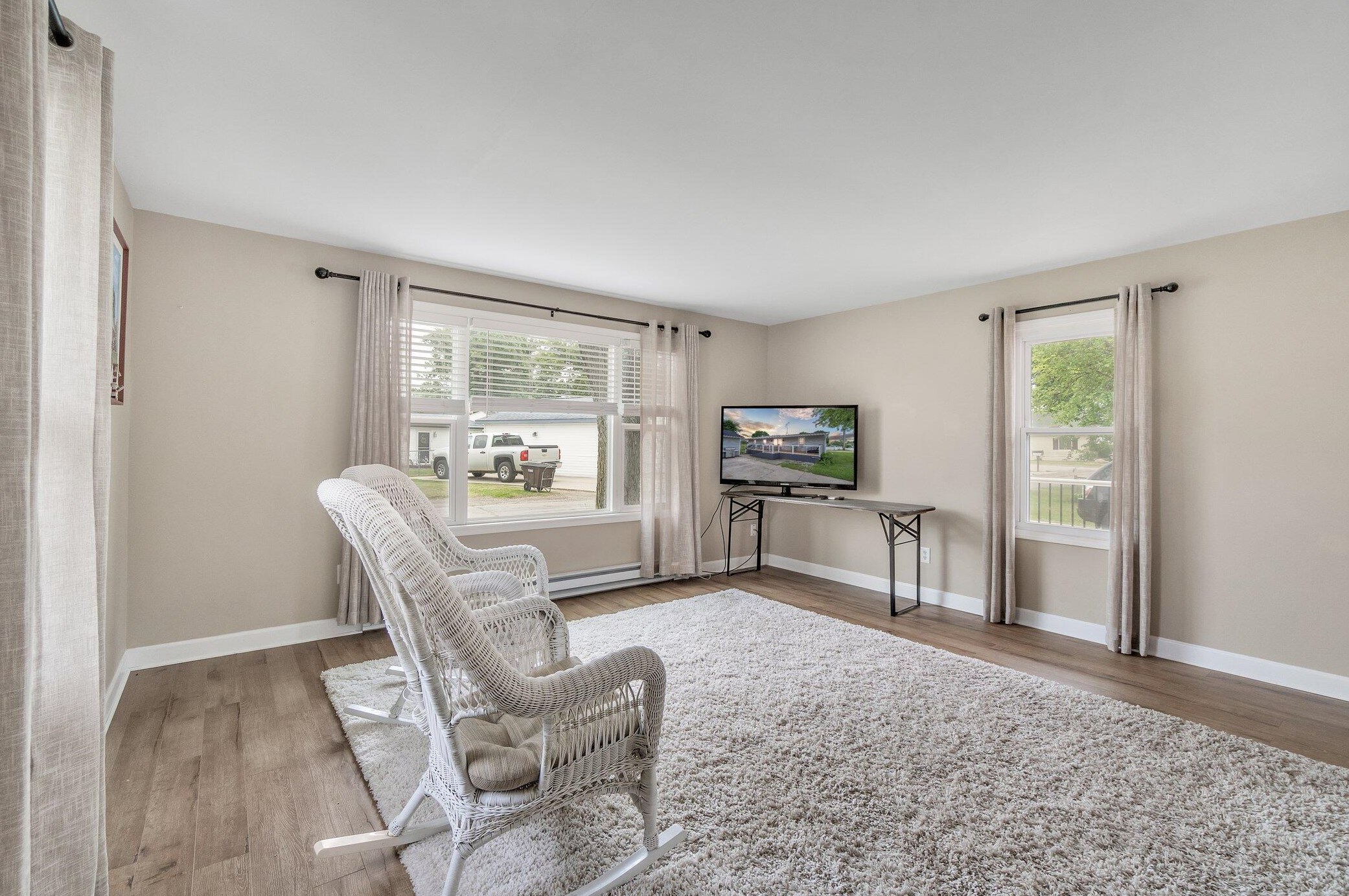 313 Ackerson Lk Dr, Jackson MI 49201-8756 exterior