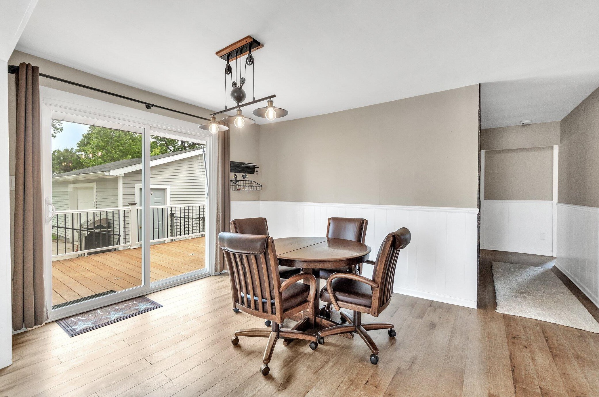 313 Ackerson Lk Dr, Jackson MI 49201-8756 exterior