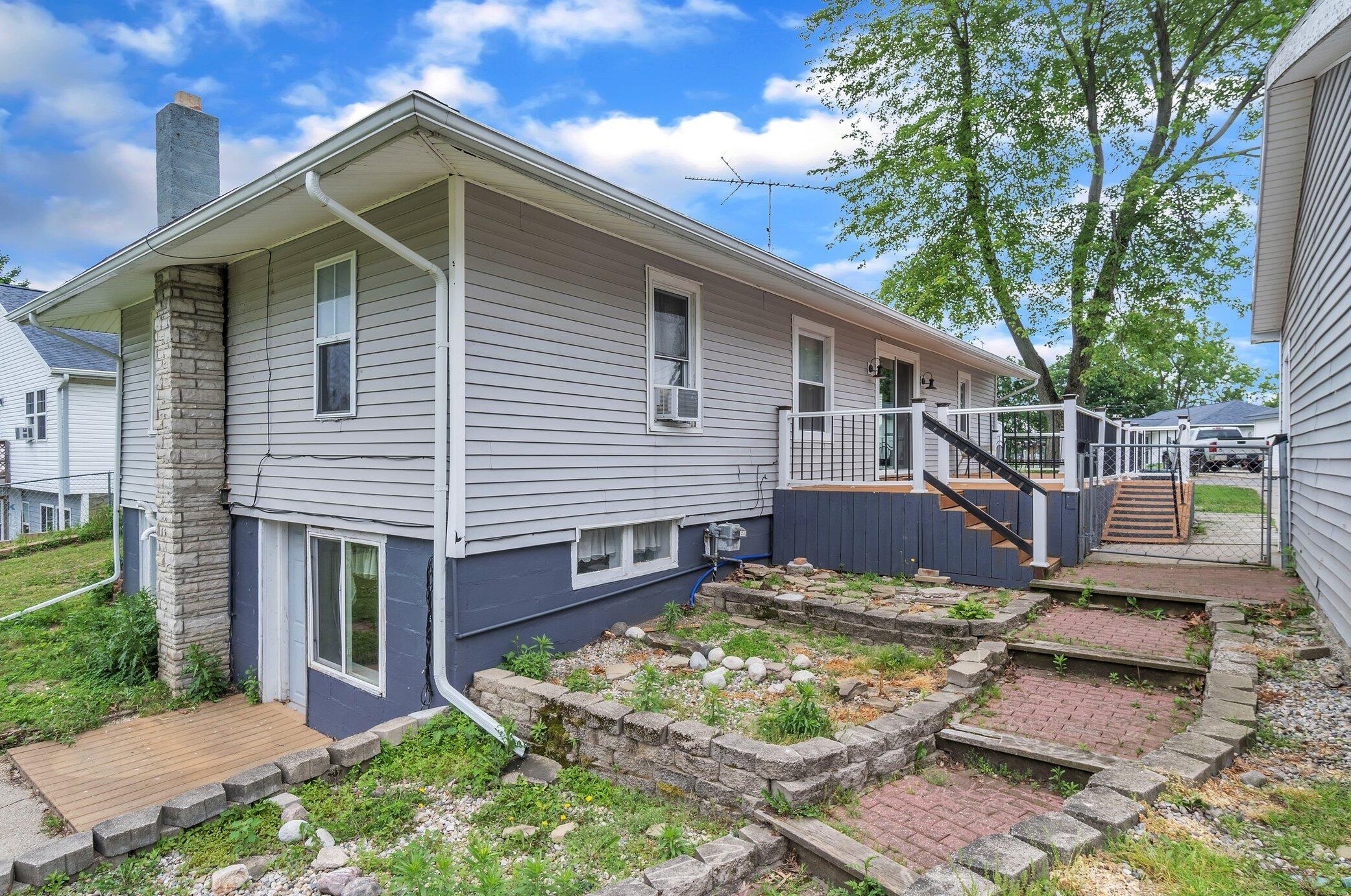 313 Ackerson Lk Dr, Jackson MI 49201-8756 exterior