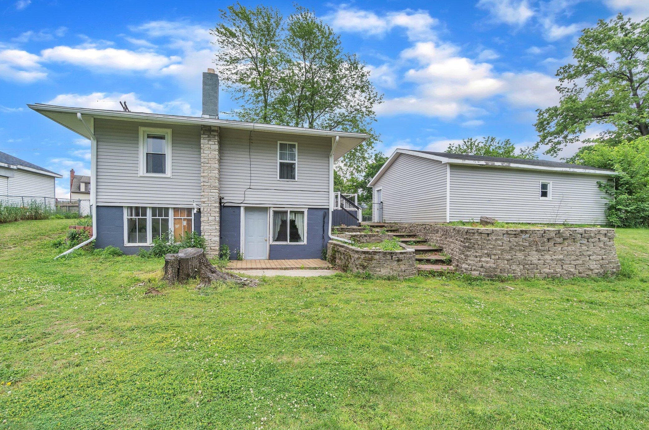 313 Ackerson Lk Dr, Jackson MI 49201-8756 exterior