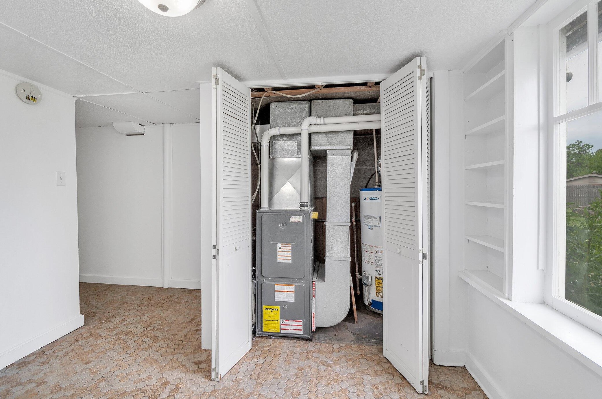 313 Ackerson Lk Dr, Jackson MI 49201-8756 exterior