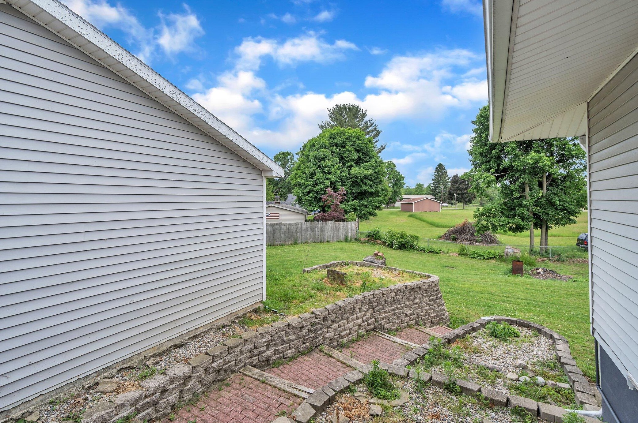 313 Ackerson Lk Dr, Jackson MI 49201-8756 exterior