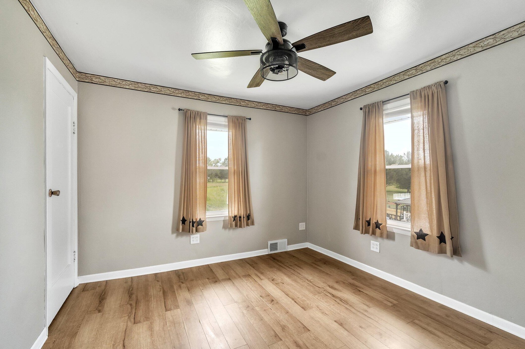 313 Ackerson Lk Dr, Jackson MI 49201-8756 exterior