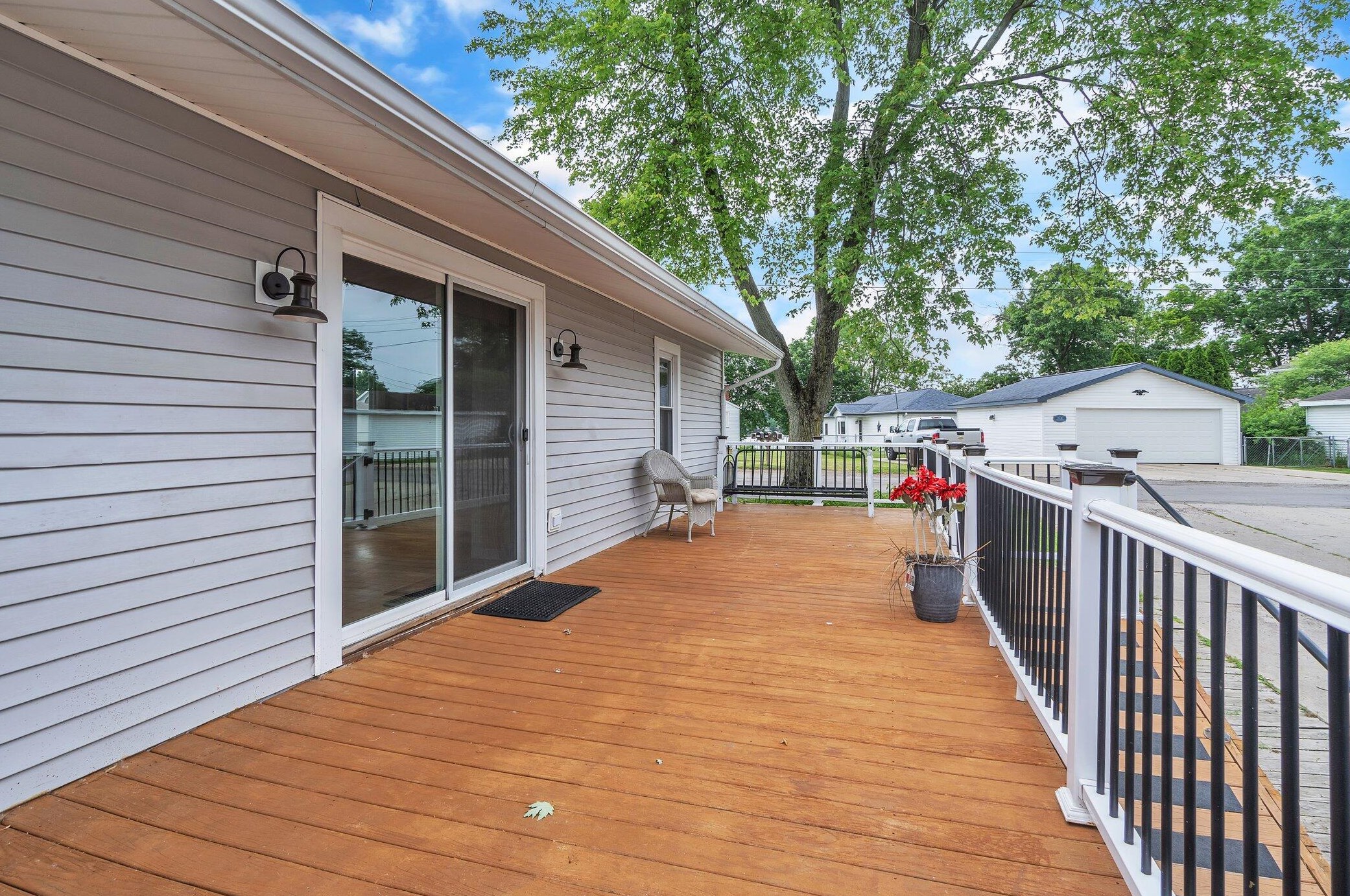 313 Ackerson Lk Dr, Jackson MI 49201-8756 exterior