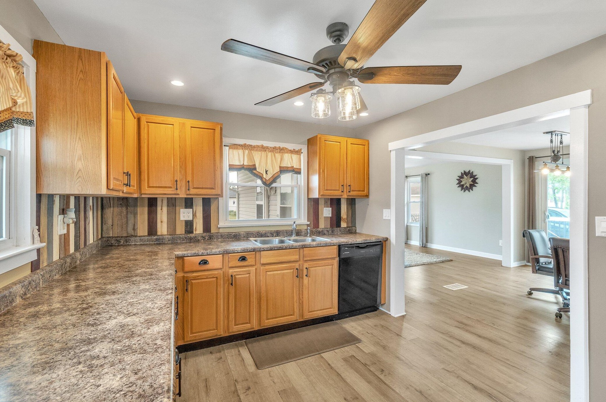 313 Ackerson Lk Dr, Jackson MI 49201-8756 exterior