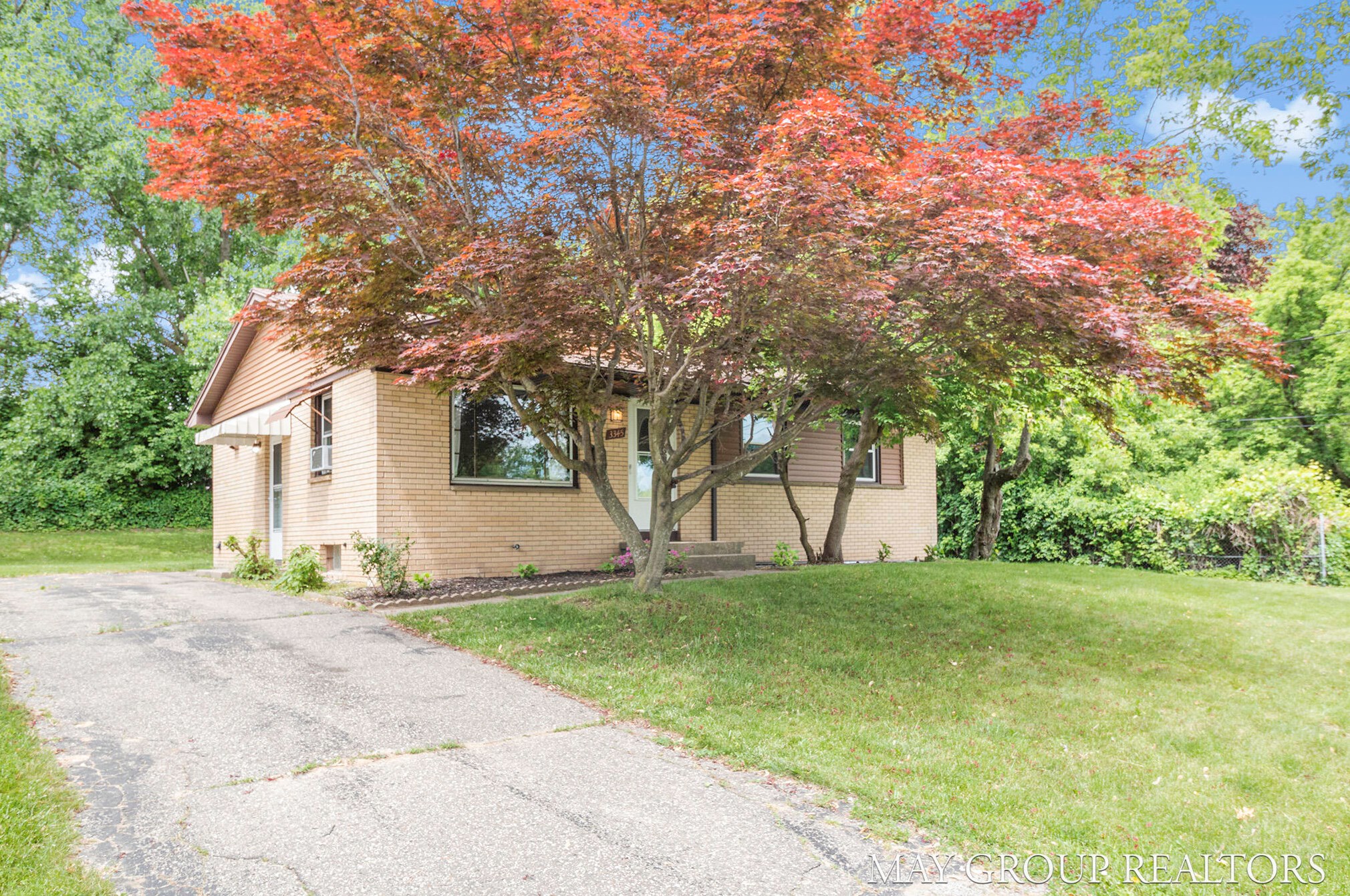 3345 Ipswich Dr, Grand Rapids MI 49544-1649 exterior