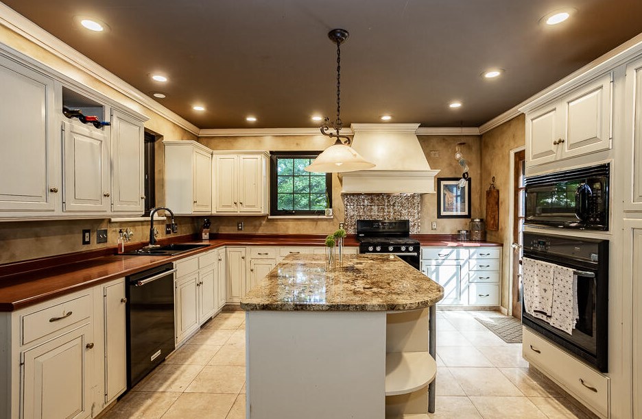 1815 Glen Dr, Jackson MI  49203-3820 exterior