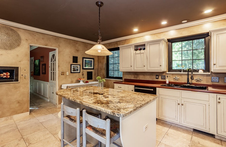 1815 Glen Dr, Jackson MI  49203-3820 exterior