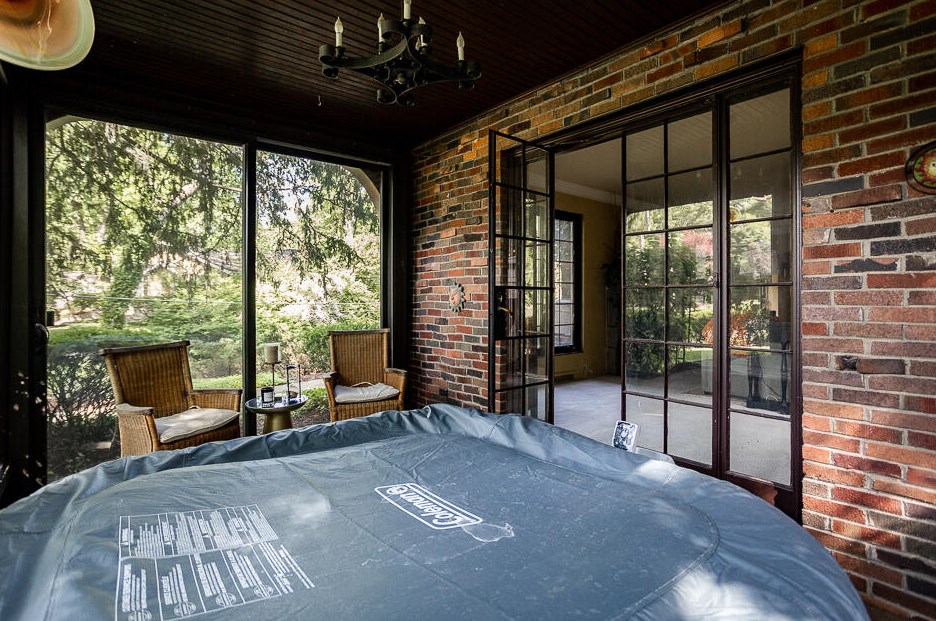 1815 Glen Dr, Jackson MI  49203-3820 exterior