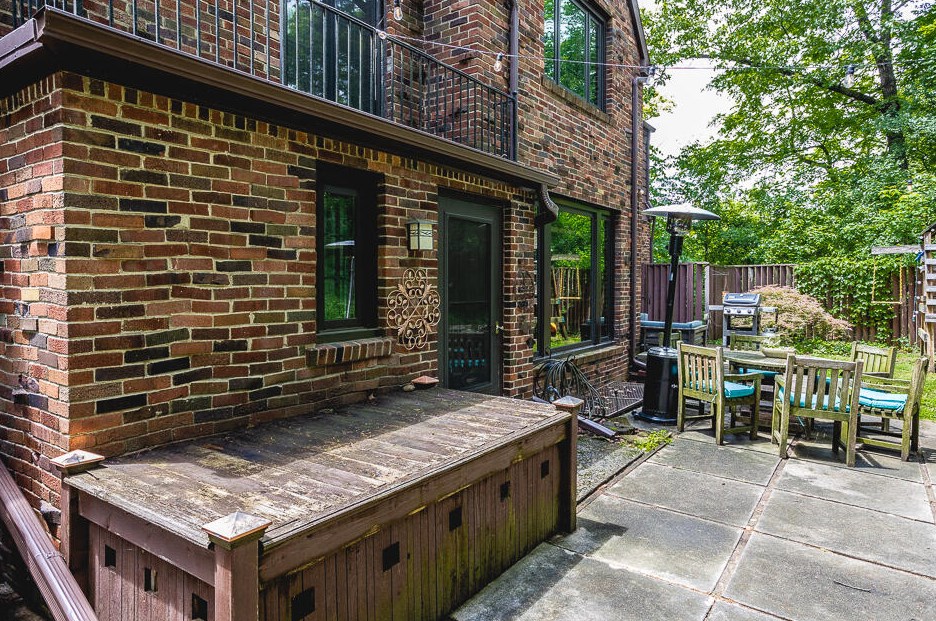 1815 Glen Dr, Jackson MI  49203-3820 exterior