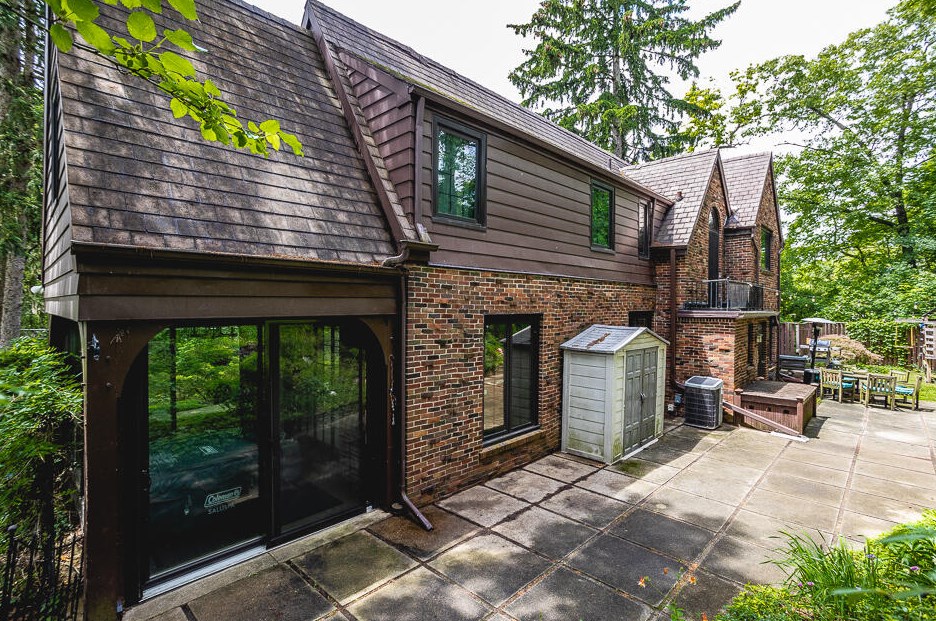 1815 Glen Dr, Jackson MI  49203-3820 exterior