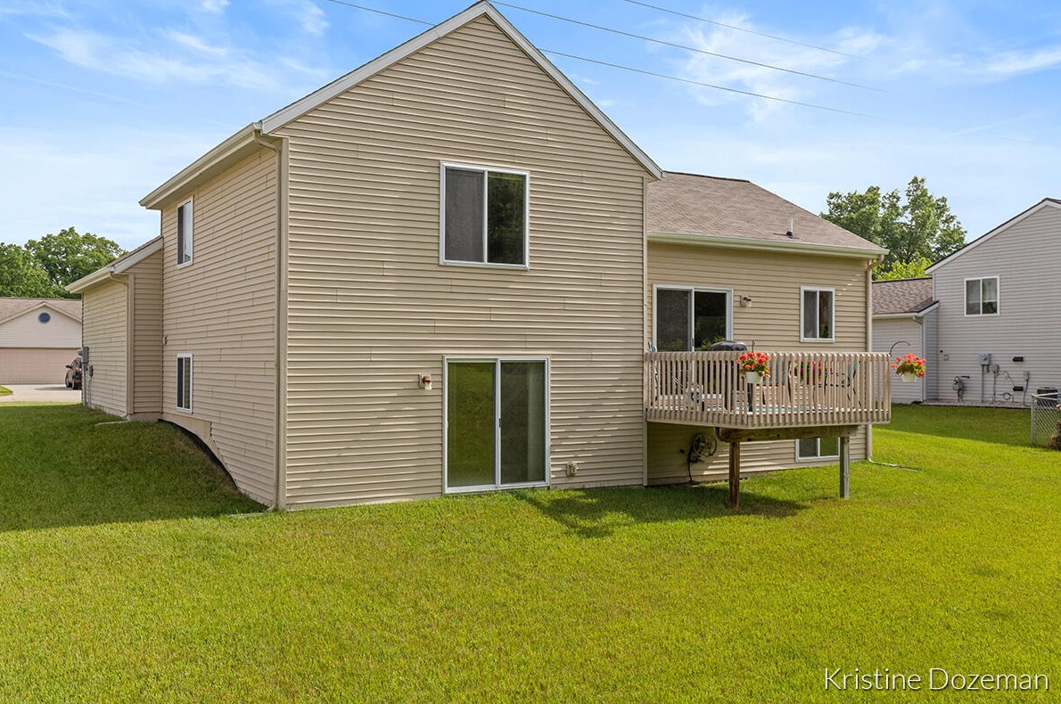 1636 Northbend Dr, Grand Rapids MI 49505-3906 exterior