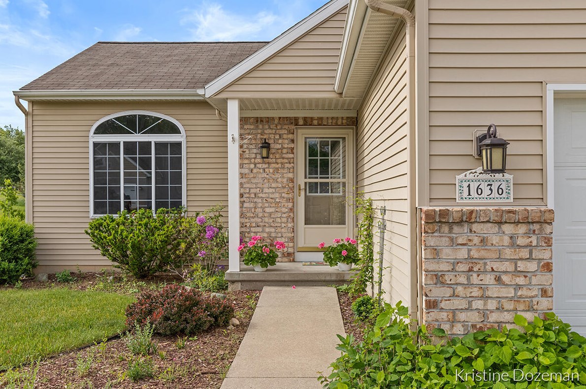 1636 Northbend Dr, Grand Rapids MI  49505-3906 exterior