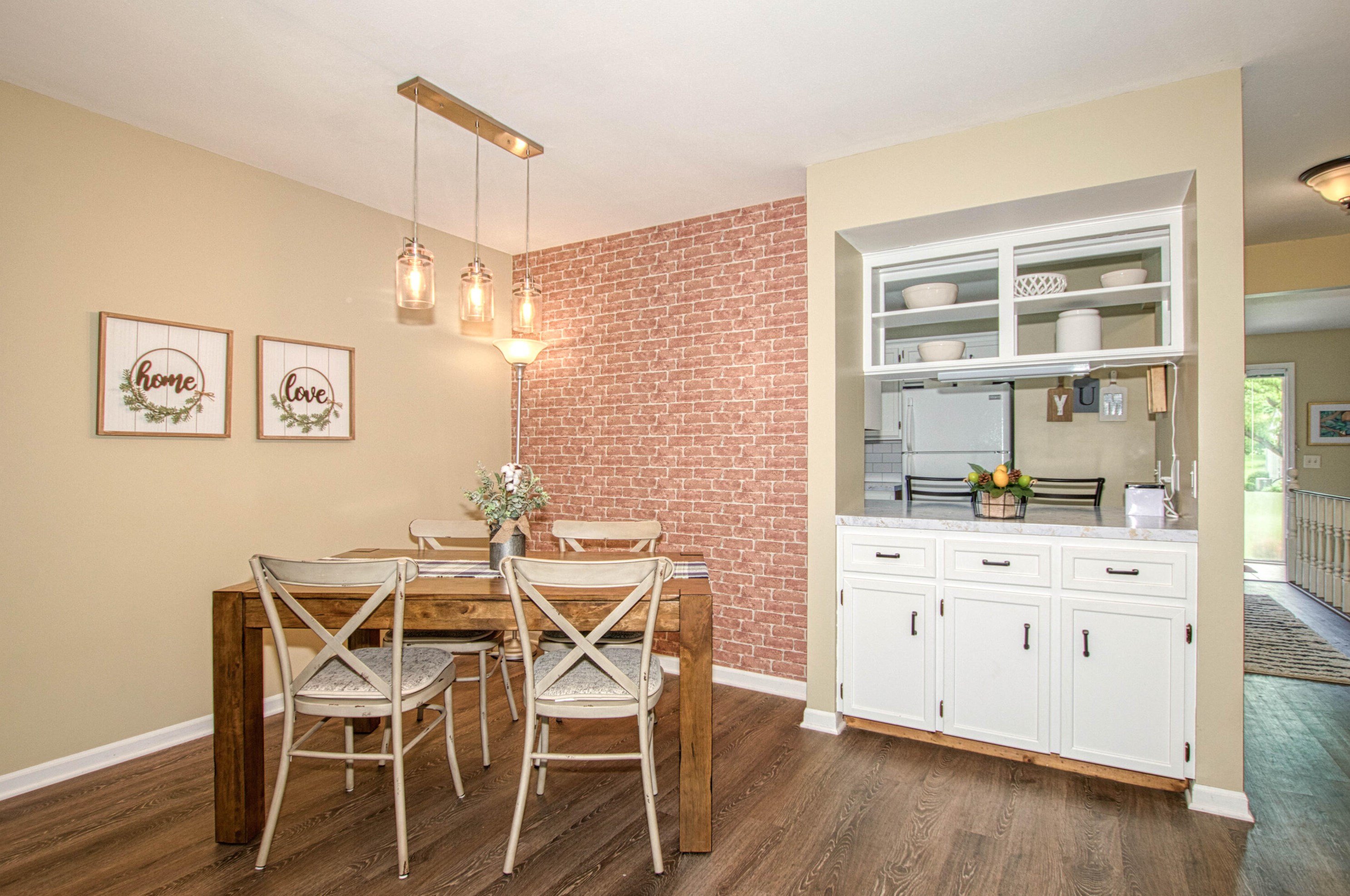 2106 Cranbrook Dr, Grand Rapids MI  49505-5721 exterior