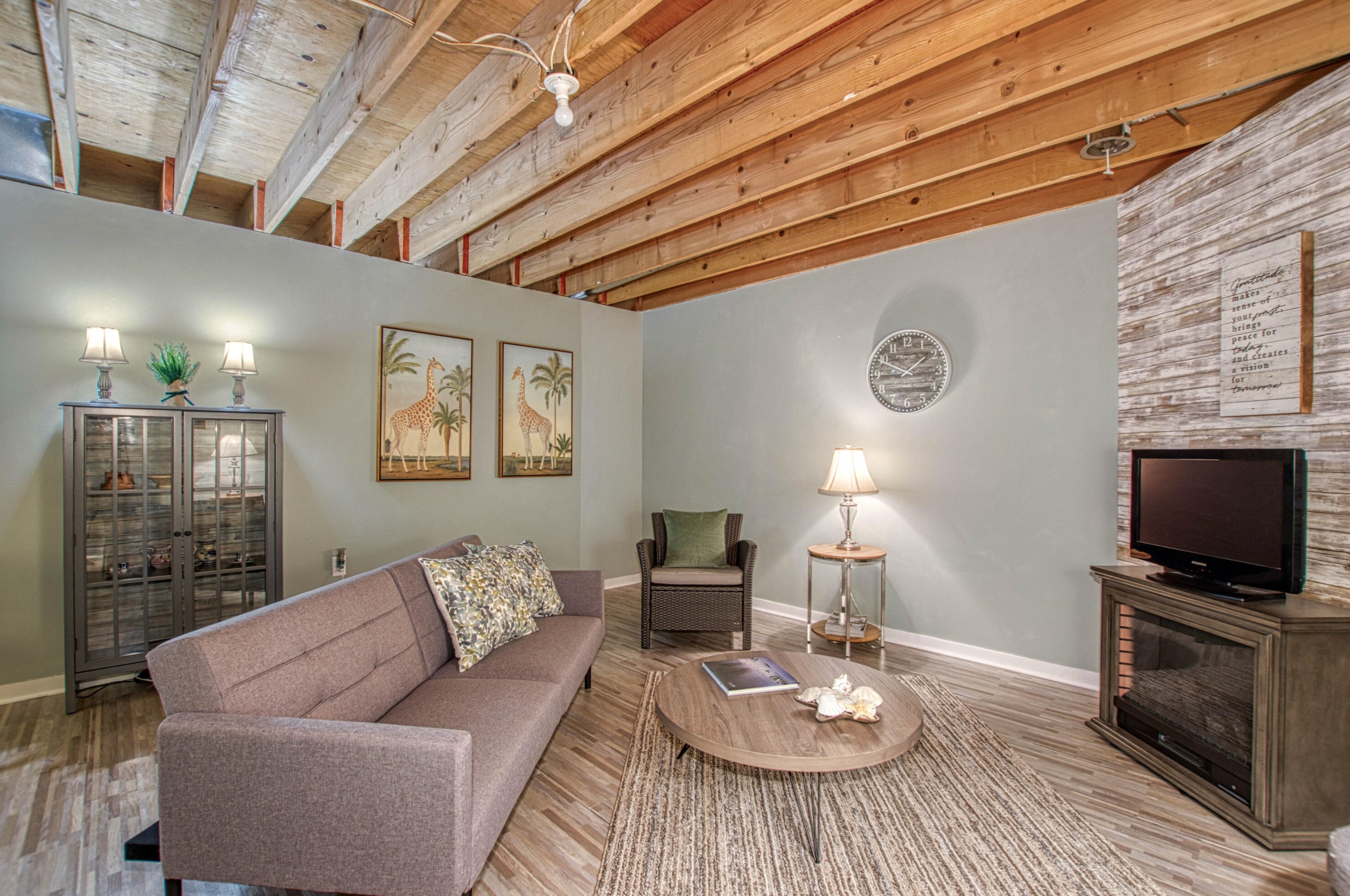 2106 Cranbrook Dr, Grand Rapids MI  49505-5721 exterior