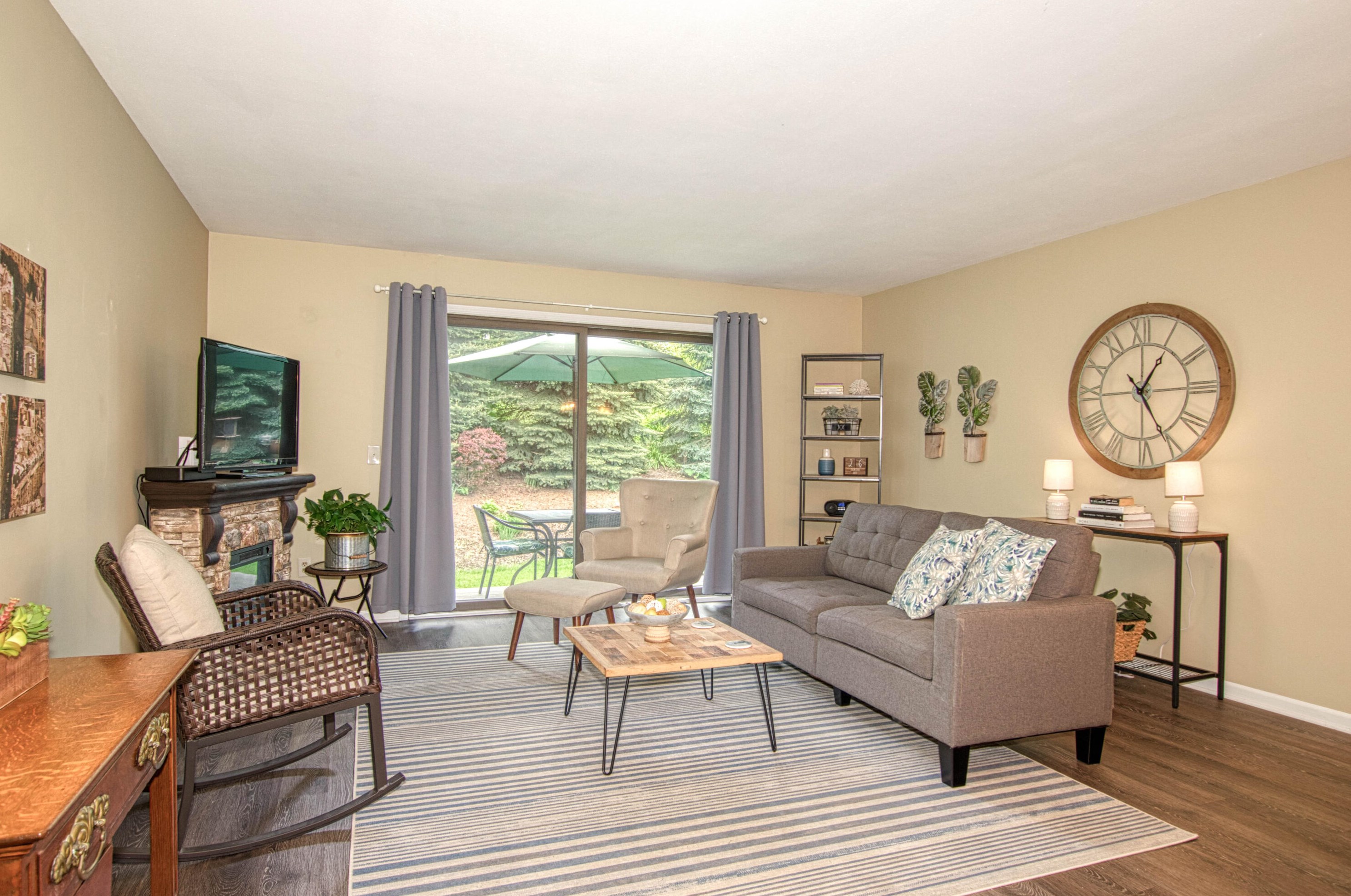 2106 Cranbrook Dr, Grand Rapids MI  49505-5721 exterior