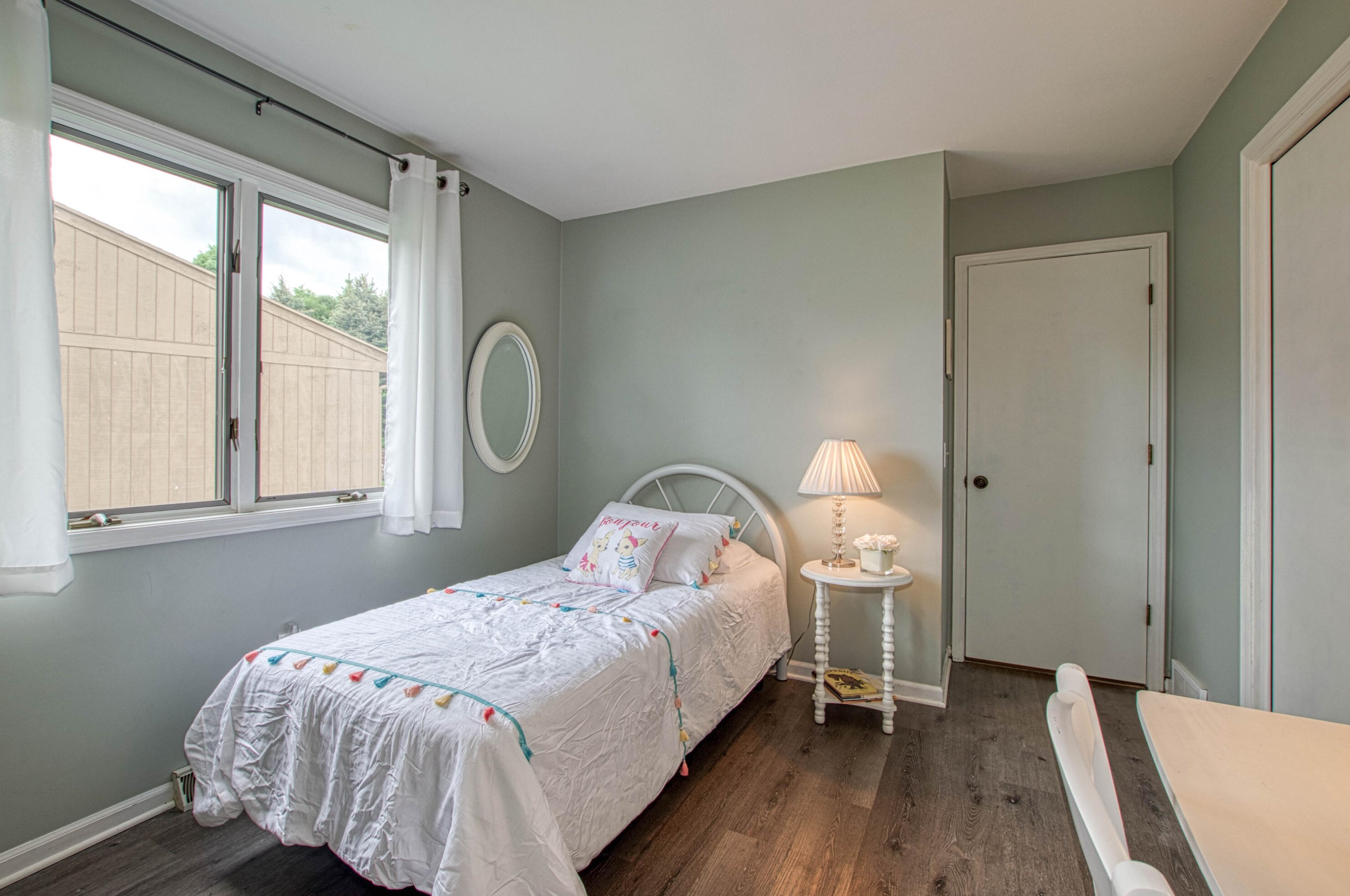 2106 Cranbrook Dr, Grand Rapids MI  49505-5721 exterior