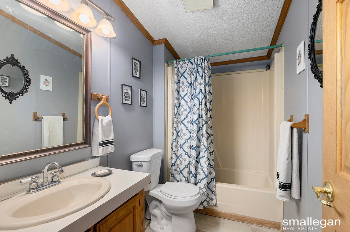 12925 Vly Dr, Wayland MI 49348-9317 exterior