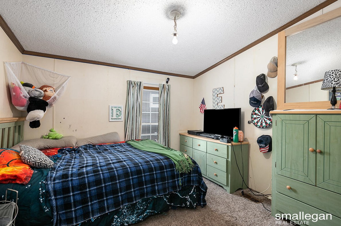 12925 Vly Dr, Wayland MI 49348-9317 exterior