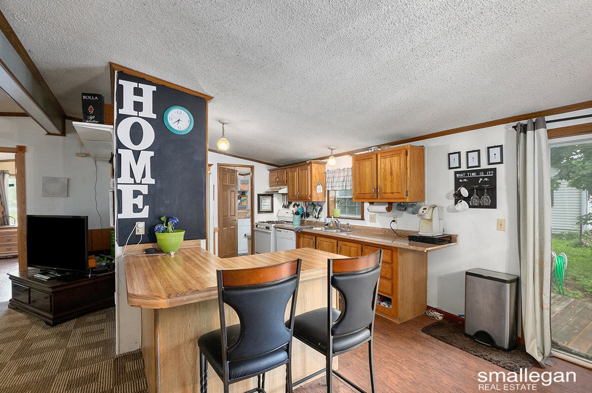 12925 Vly Dr, Wayland MI 49348-9317 exterior