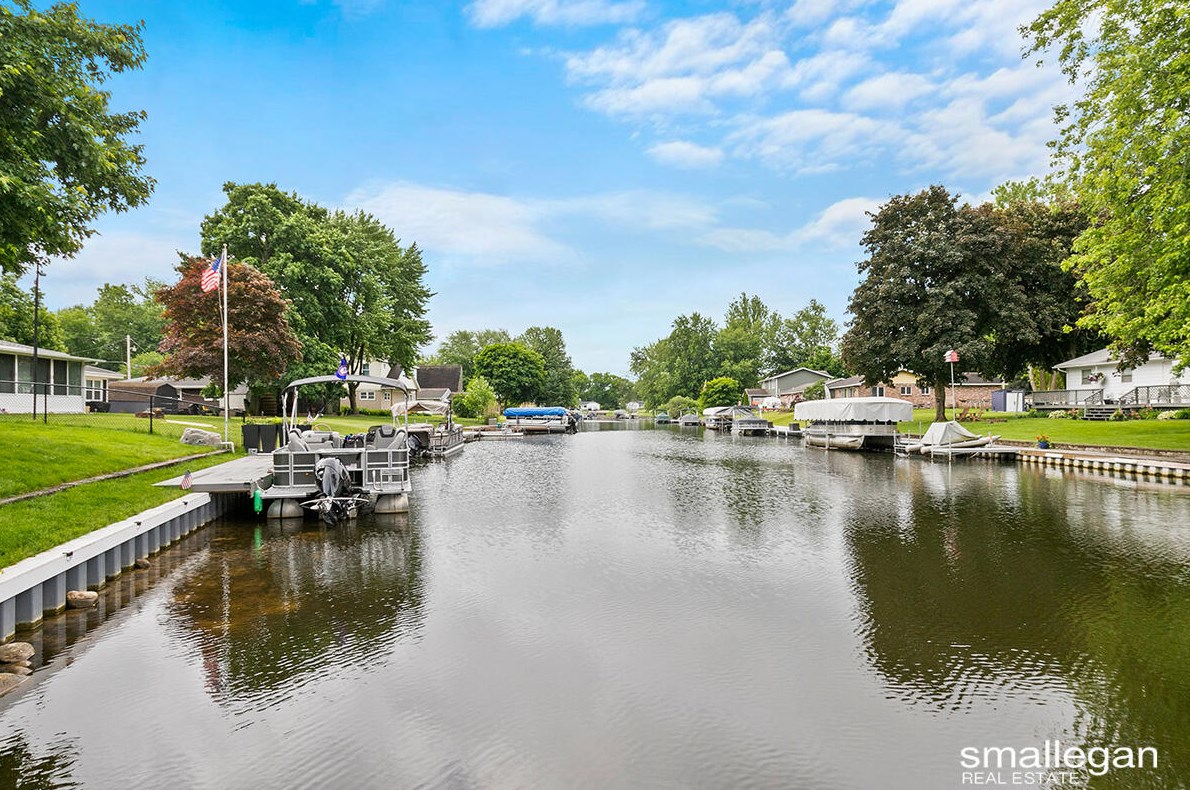 12925 Vly Dr, Wayland MI 49348-9317 exterior