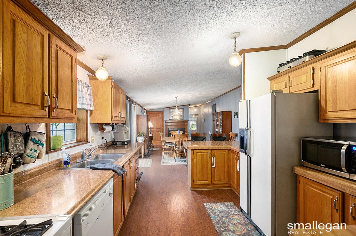 12925 Vly Dr, Wayland MI 49348-9317 exterior