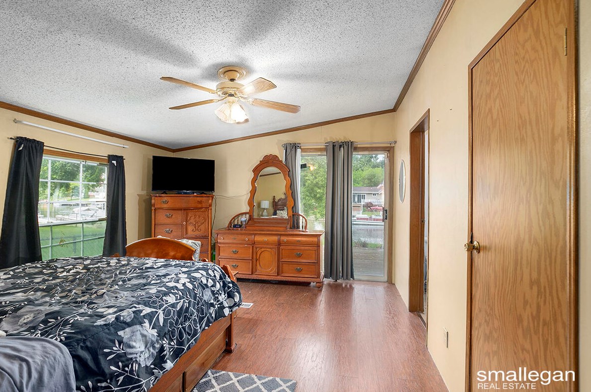 12925 Vly Dr, Wayland MI 49348-9317 exterior