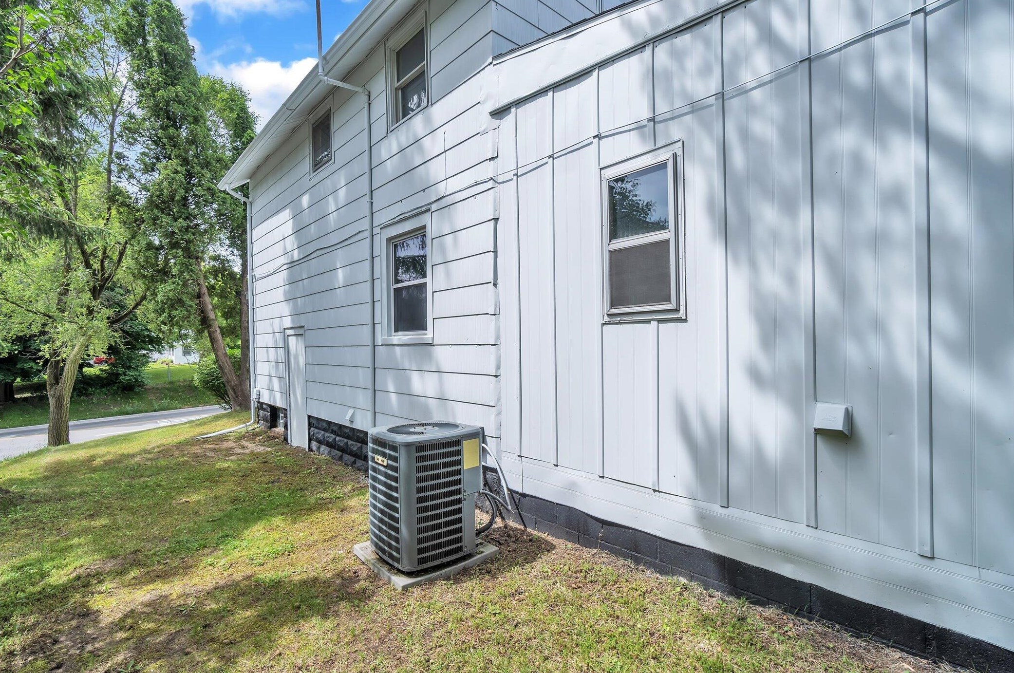 504 Mcdevitt Ave, Jackson MI  49203-5842 exterior