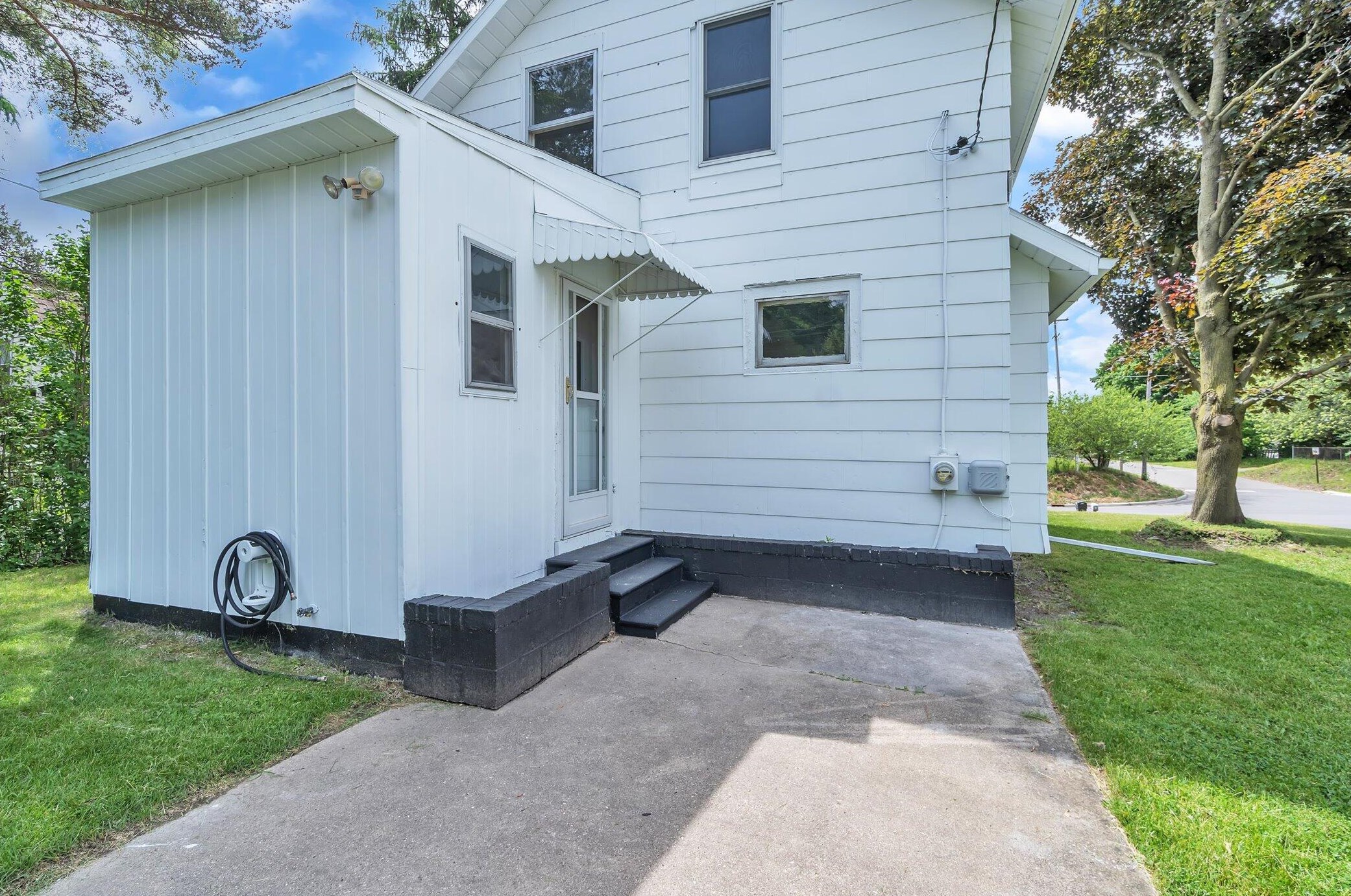 504 Mcdevitt Ave, Jackson MI  49203-5842 exterior