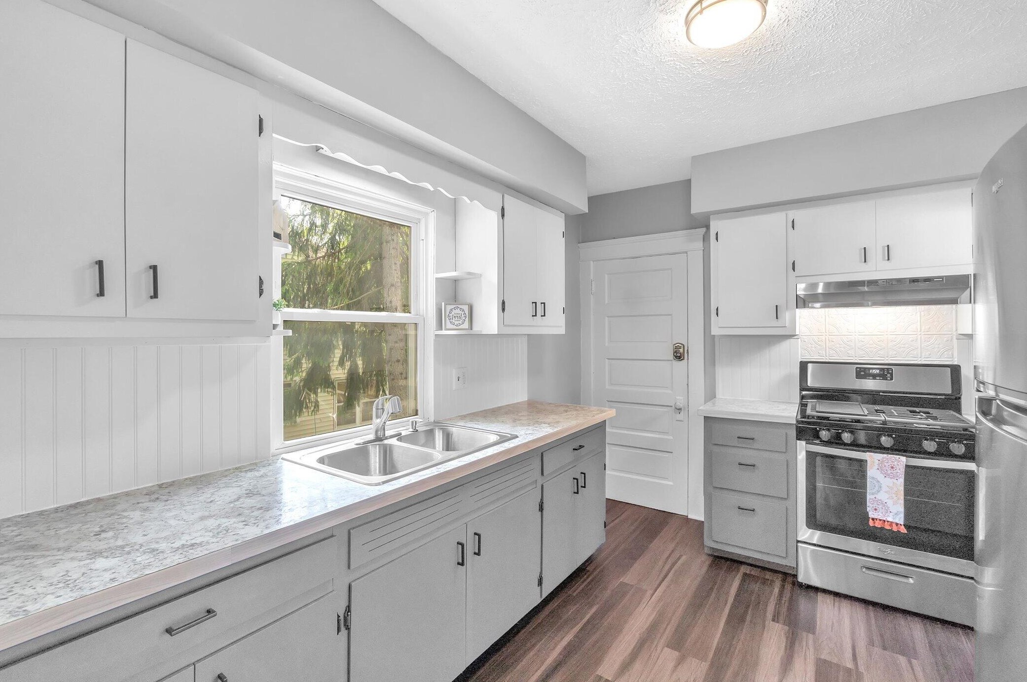 504 Mcdevitt Ave, Jackson MI  49203-5842 exterior