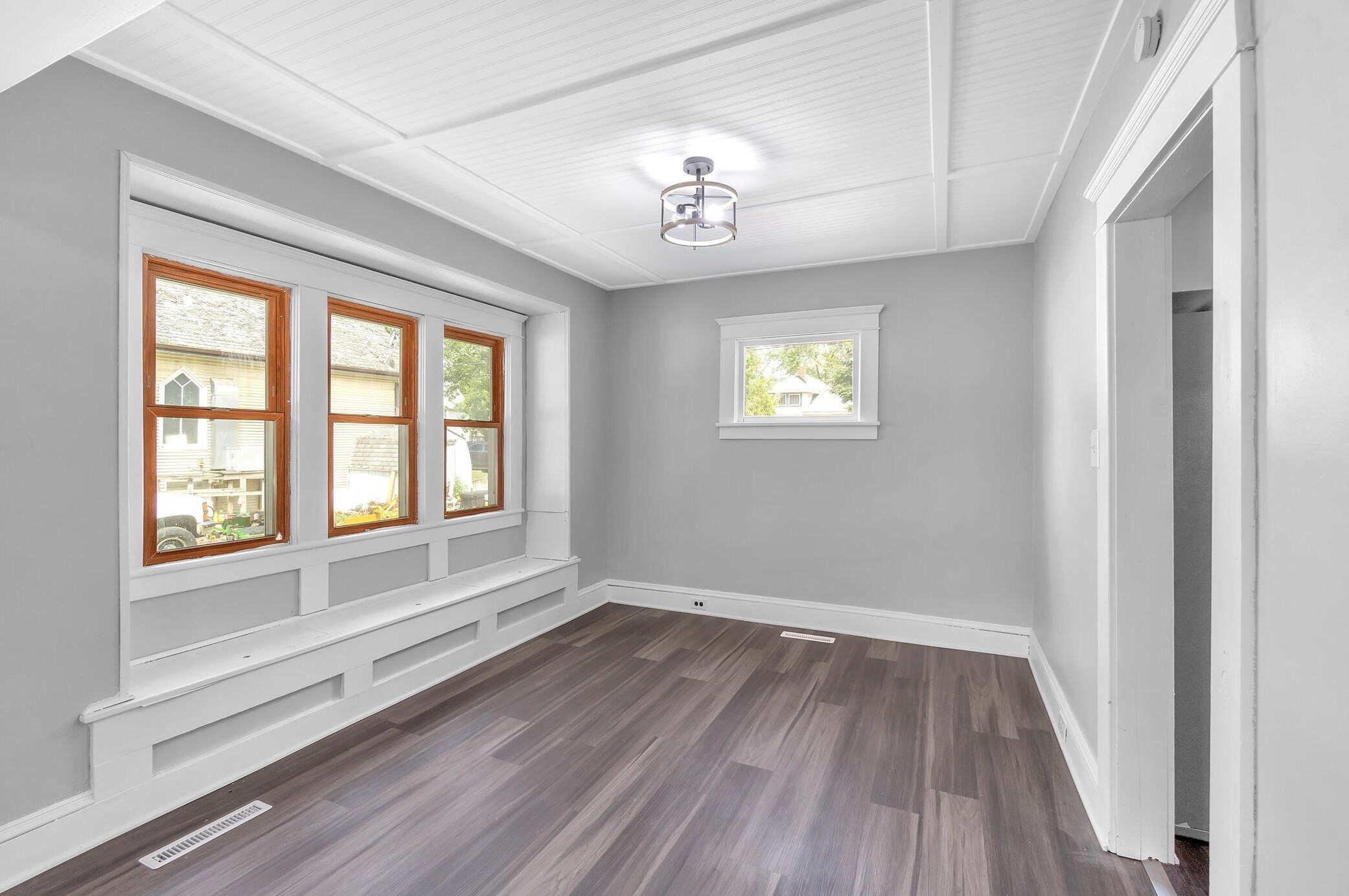 504 Mcdevitt Ave, Jackson MI  49203-5842 exterior