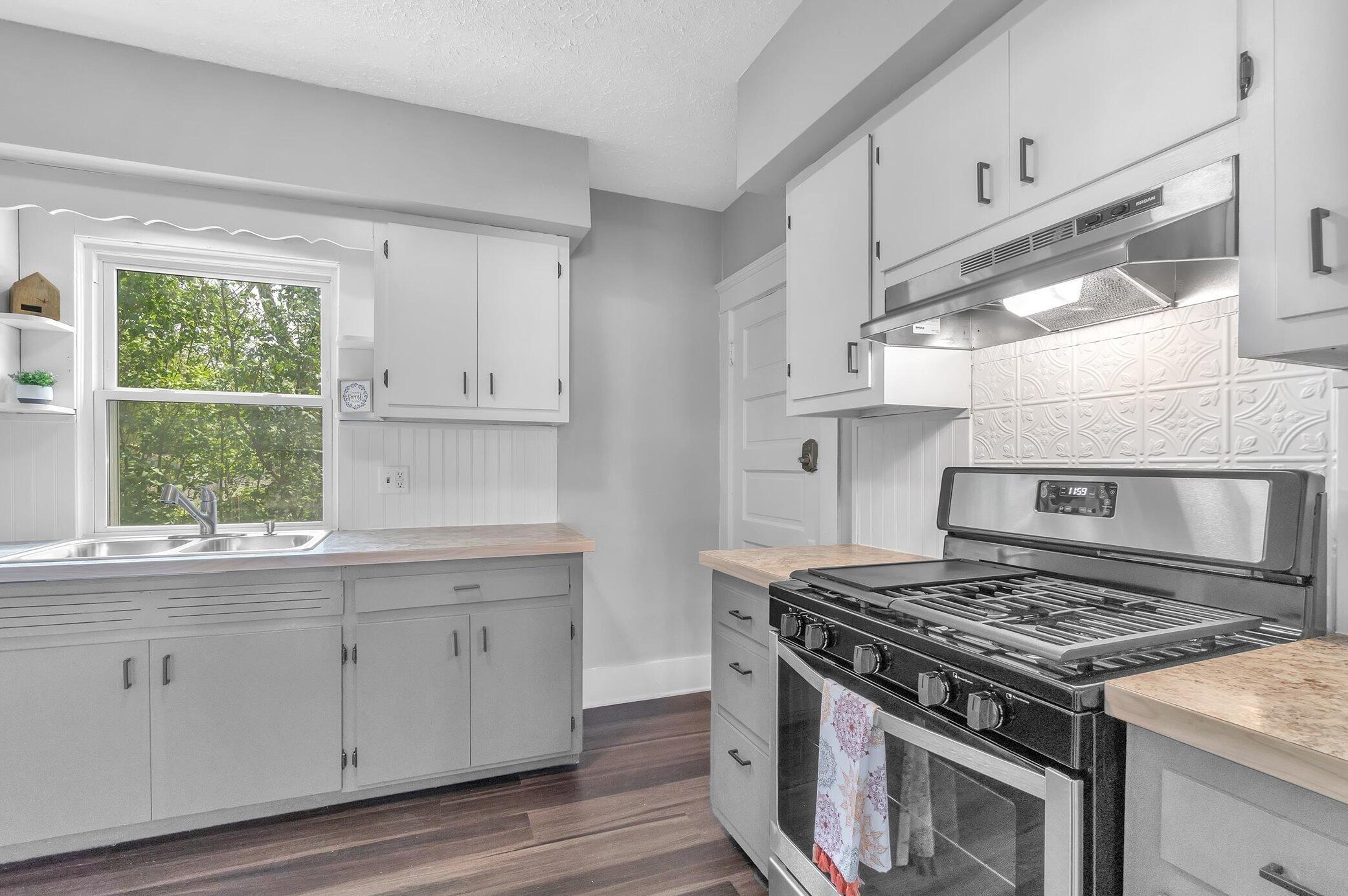 504 Mcdevitt Ave, Jackson MI  49203-5842 exterior