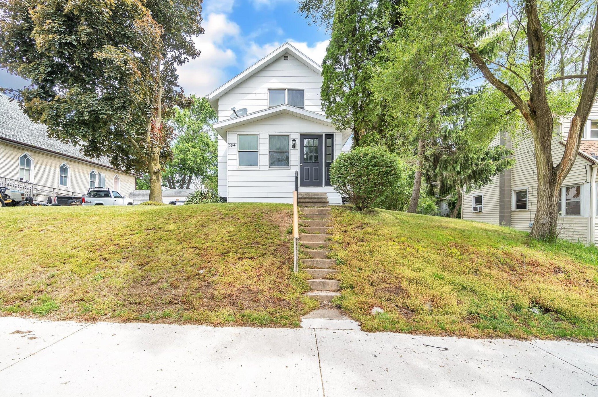 504 Mcdevitt Ave, Jackson MI  49203-5842 exterior