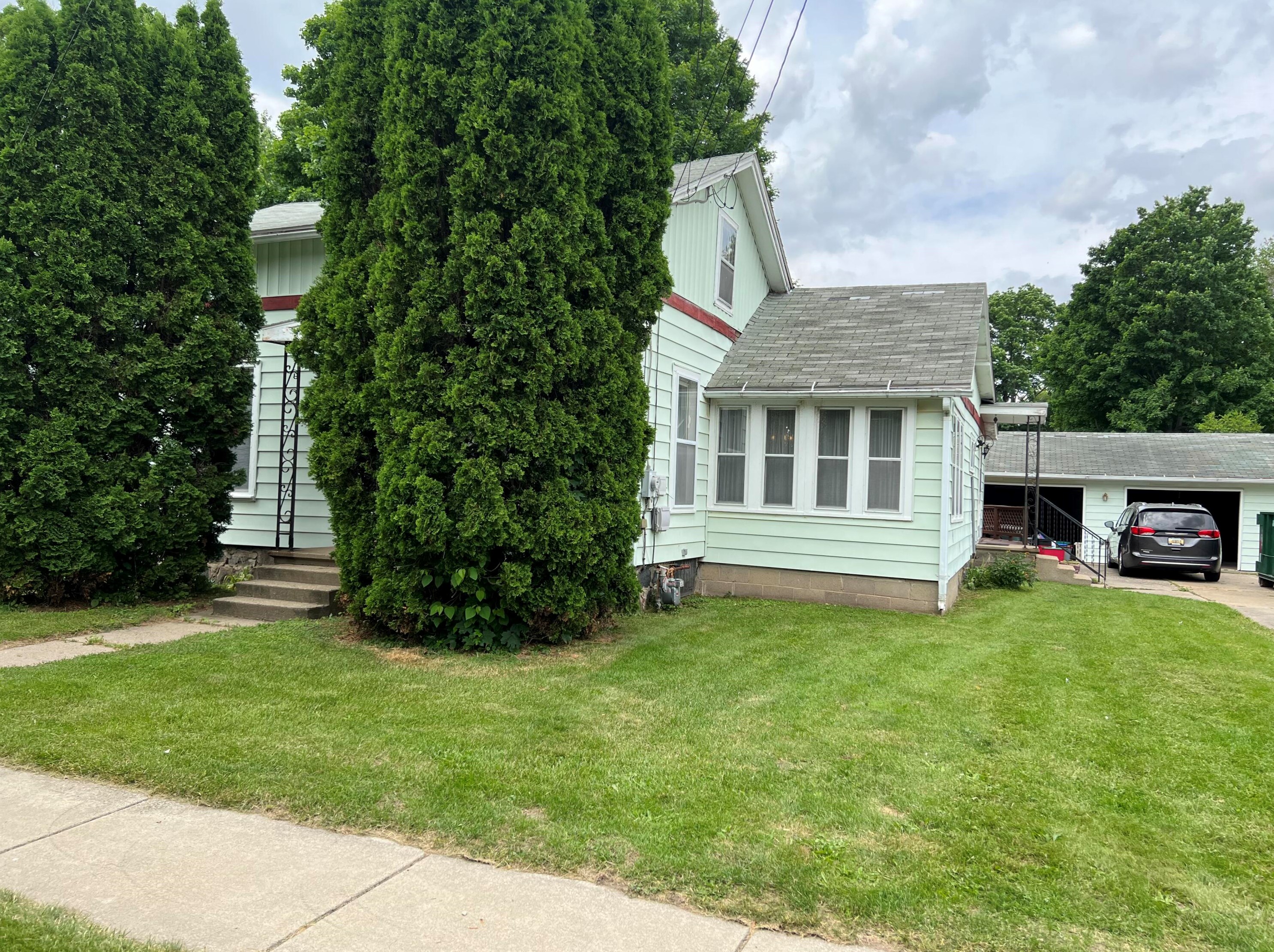 55 Washington St, Coldwater MI  49036-1962 exterior