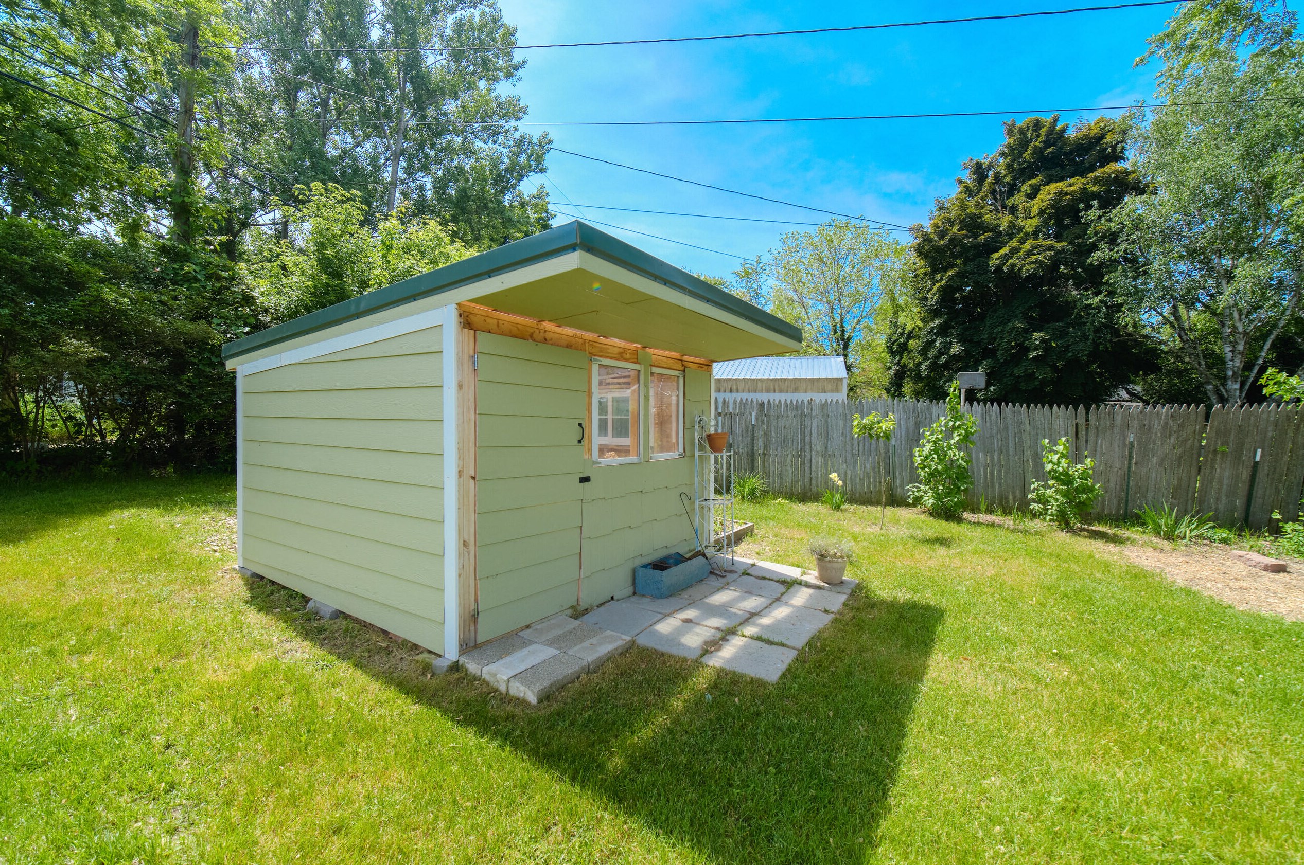 376 Maple St, Shelby MI 49455-1129 exterior