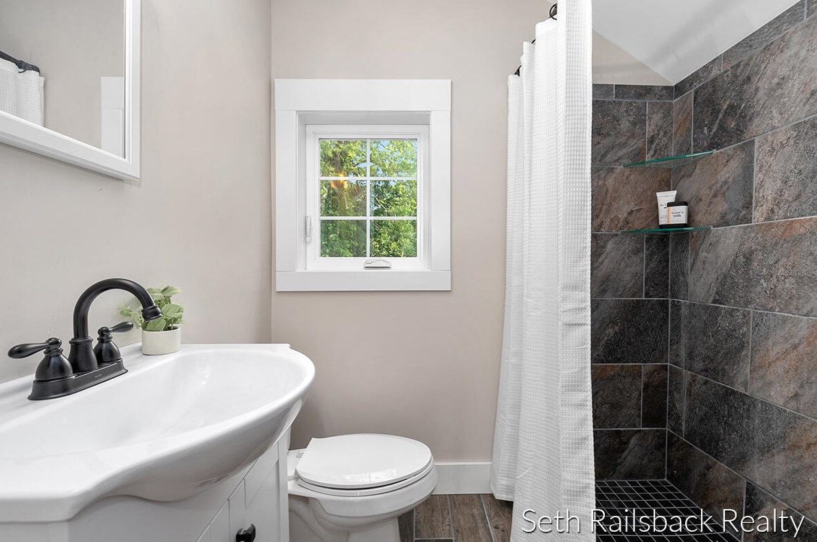 3247 Fulton St, Grand Rapids MI  49546-1302 exterior