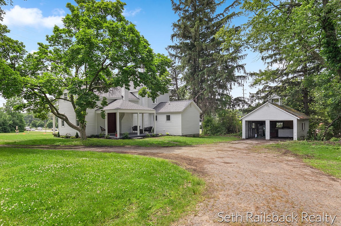 3247 Fulton St, Grand Rapids MI  49546-1302 exterior