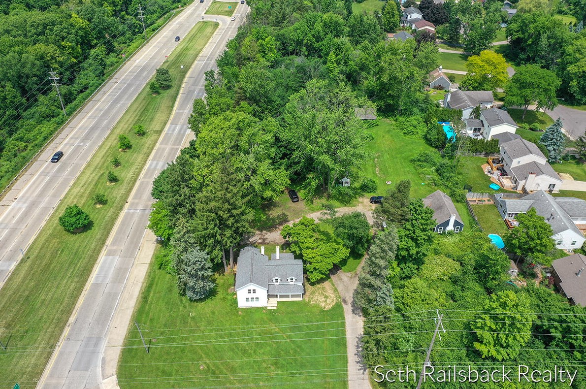 3247 Fulton St, Grand Rapids MI  49546-1302 exterior