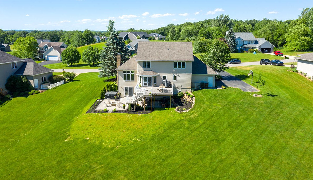 5814 Cannon Hills Dr, Ada MI 49301-8835 exterior