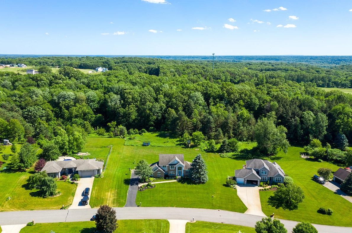 5814 Cannon Hills Dr, Ada MI 49301-8835 exterior