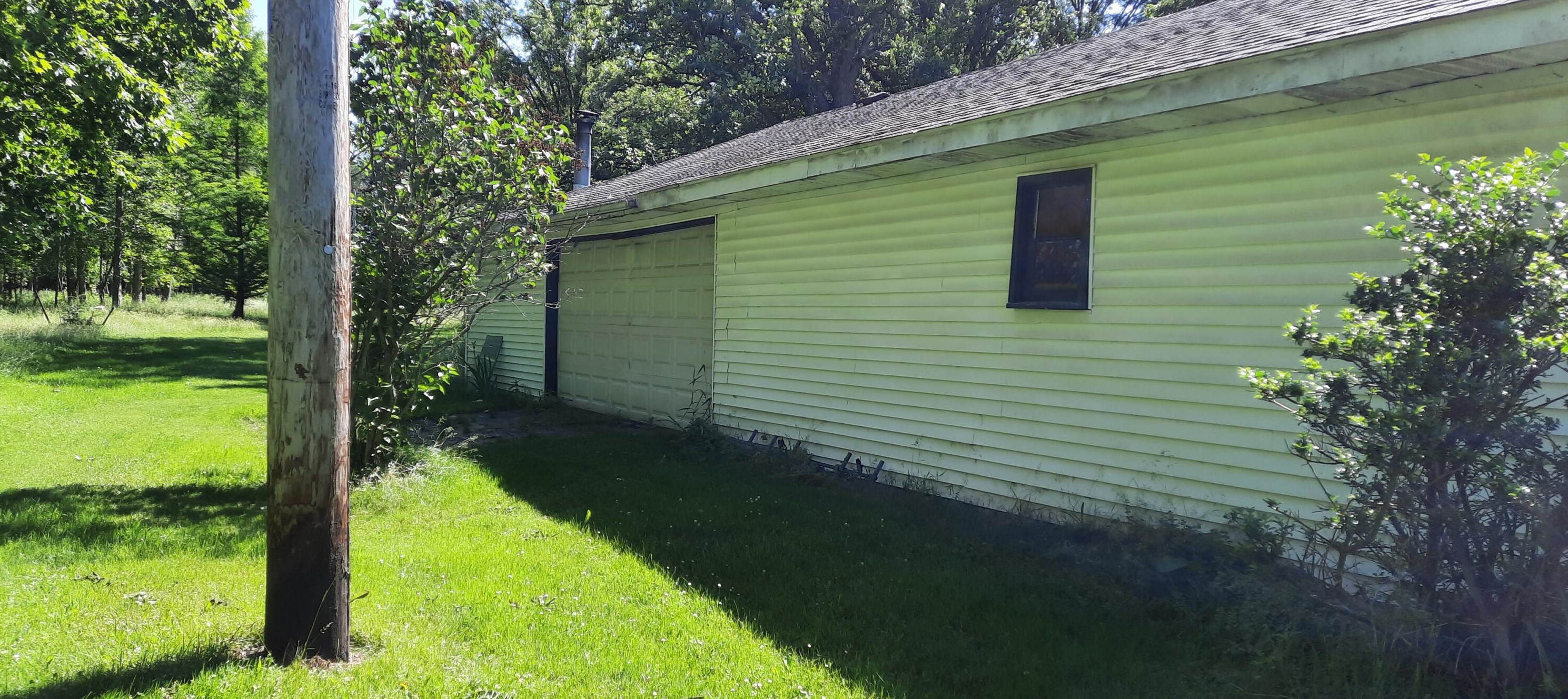 6286 Grand Riv Dr, Ada MI 49301-9503 exterior